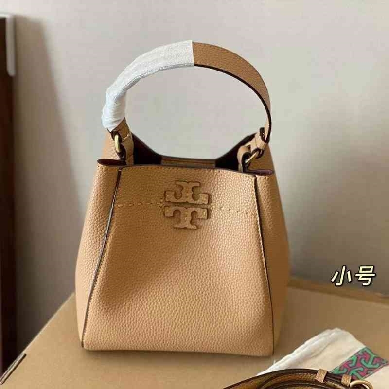 

2022tb Designer Torys bucket Burchs bag McGraw one shoulder large capacity litchi pattern commuter portable deformed Bucket Tote Bag, Milk tea color large