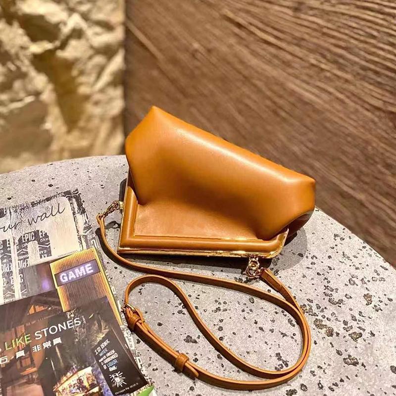 Sacs à bandouliers Top pour femmes créatrices de sacs de marque Fashion Messenger 2022 MOTOROCHIÈRE DE LUXE FIMÉ FEMME FEMEL