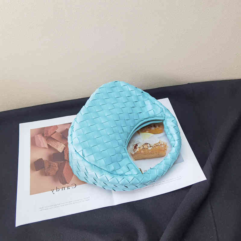 

Venetas Handbag Bottegav Hand woven fashion hand-held women's croissant BAG PERSONALIZED hand carry underarm bag bags, White