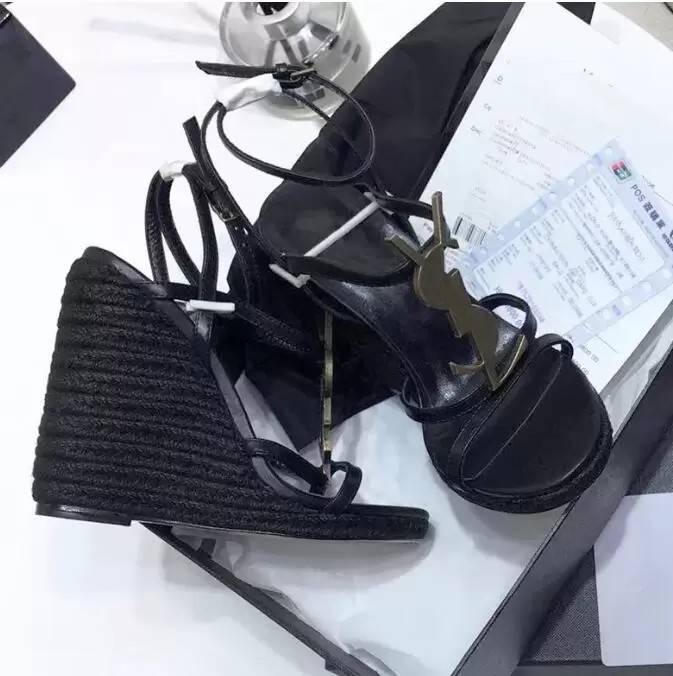 

621s Sandals Newst Cassandra Wedge Espadrilles Designer Sandals Leather Pumps Straw Weaving Parting Wedding Dress Shoes Ankle Strap Pla