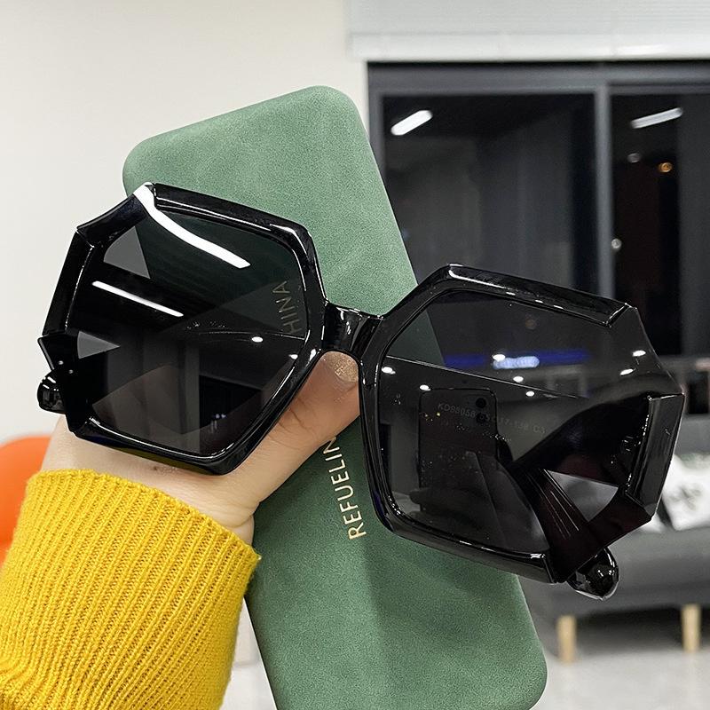 

Sunglasses LONSY Vintage Oversize Round Women Design Retro Sun Glasses Female Big Frame Shades Black Lady UV400