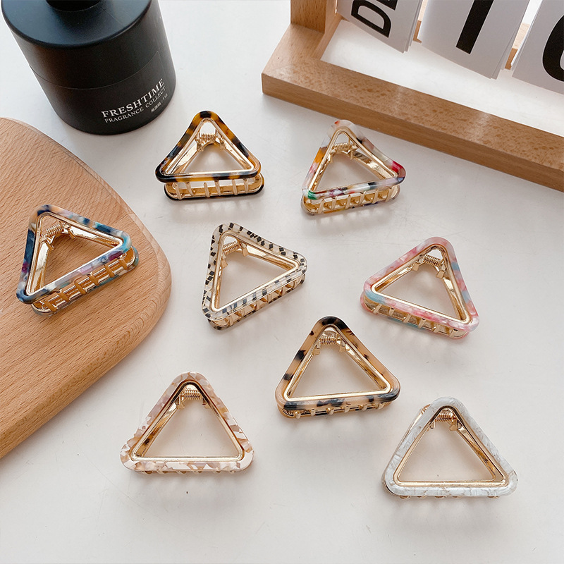 

Length 5 CM Medium Hollow Out Triangle Shaped Hair Clamps Girls Multi Color Acetic Acid Ponytail Hair Clips Women Head Wear Bath Scrunchies Hairpins Accessories