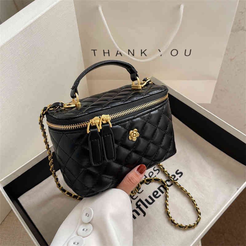 

Ladies Fashion Trend New Brand Bag Wholesale Lingge Chain Women's 2022 Mini Korean Version Personalized Popular Foreign Style Texture Msenger Bucket, Black trumpet
