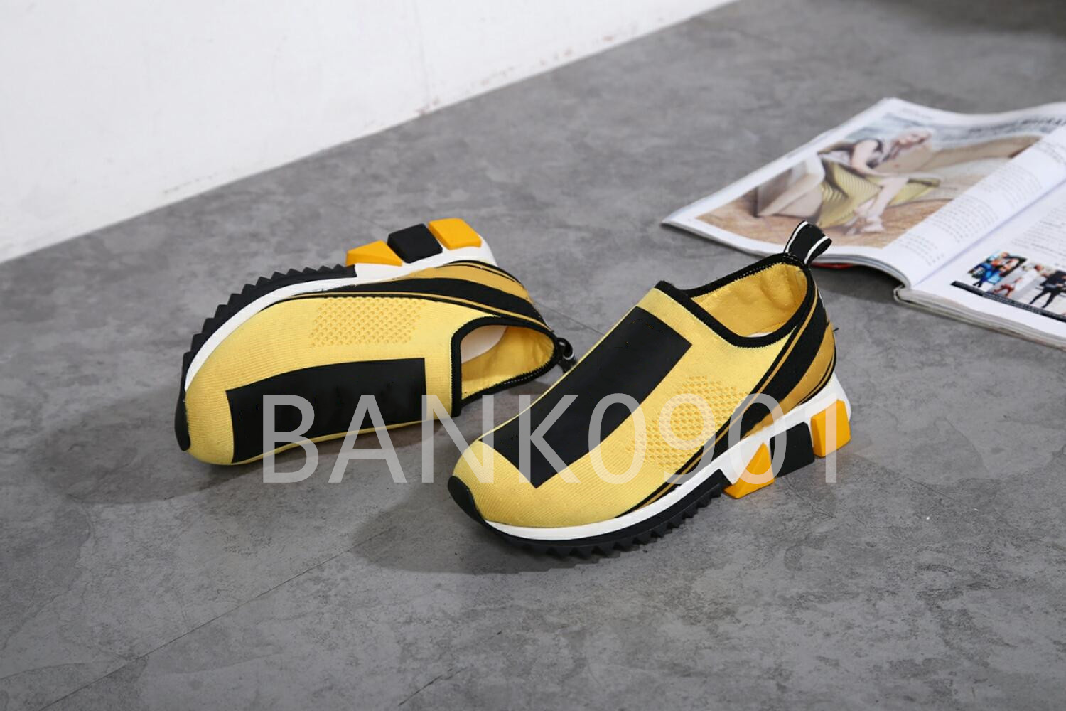 

Boots Designer sneakers men woman Casual shoes Wholesale price Mesh Breathable lightweight running triple trainers loafers green white red bee dress shoe size 35-46, Blue