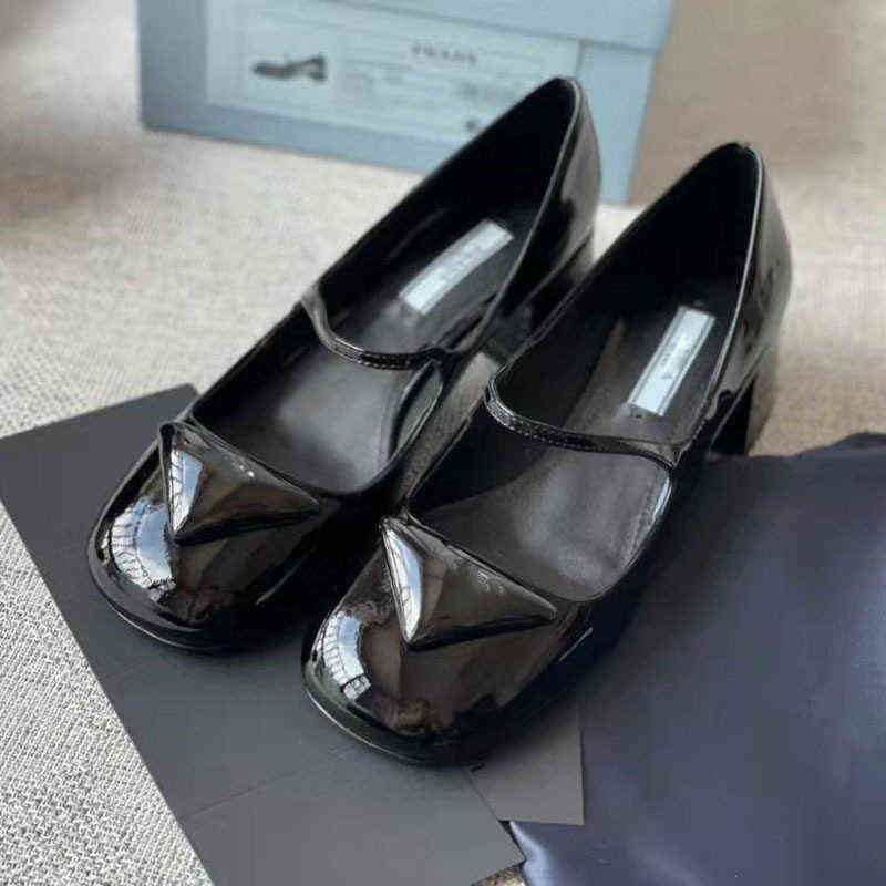 

2022 new p-style square head thick heel triangle Mary Jane single shoes with patent leather flat mouth sandals women, Black