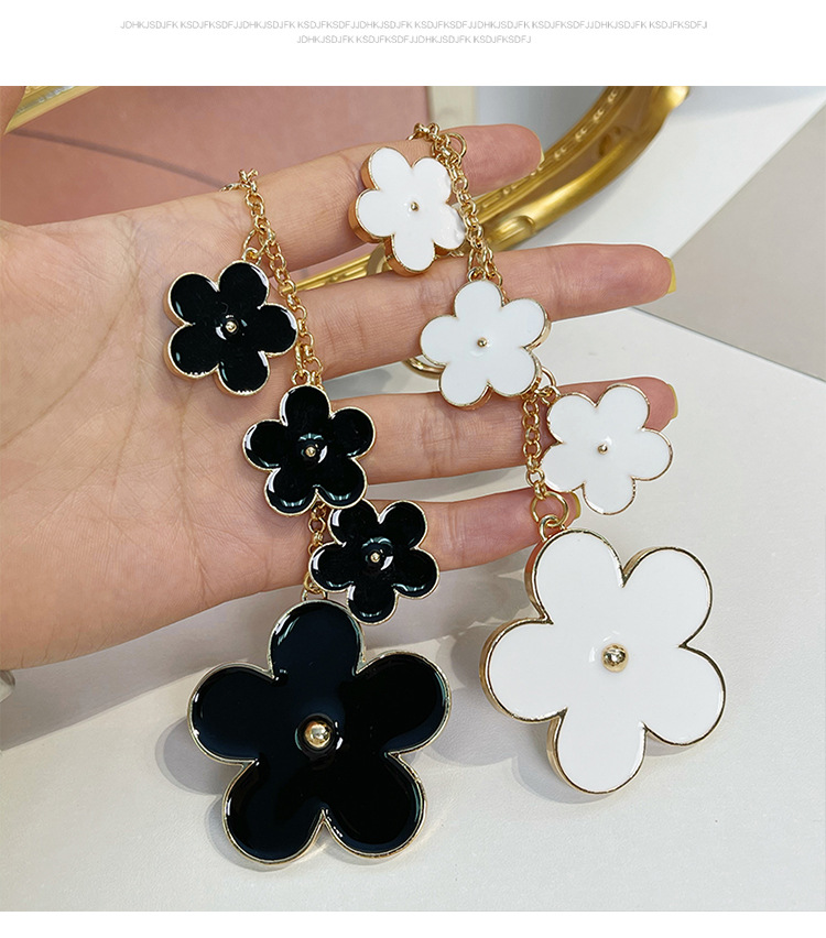 

Pentalobe flower keyring Women's Flower Bag Charms Enameled Keychain Purse Accessories