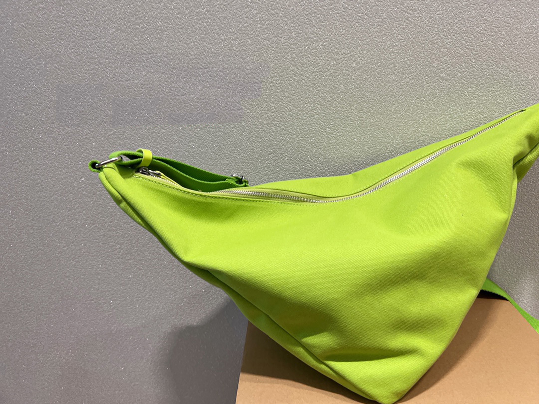 

2022 spring and summer new canvas triangle bag mother's day gift, Green