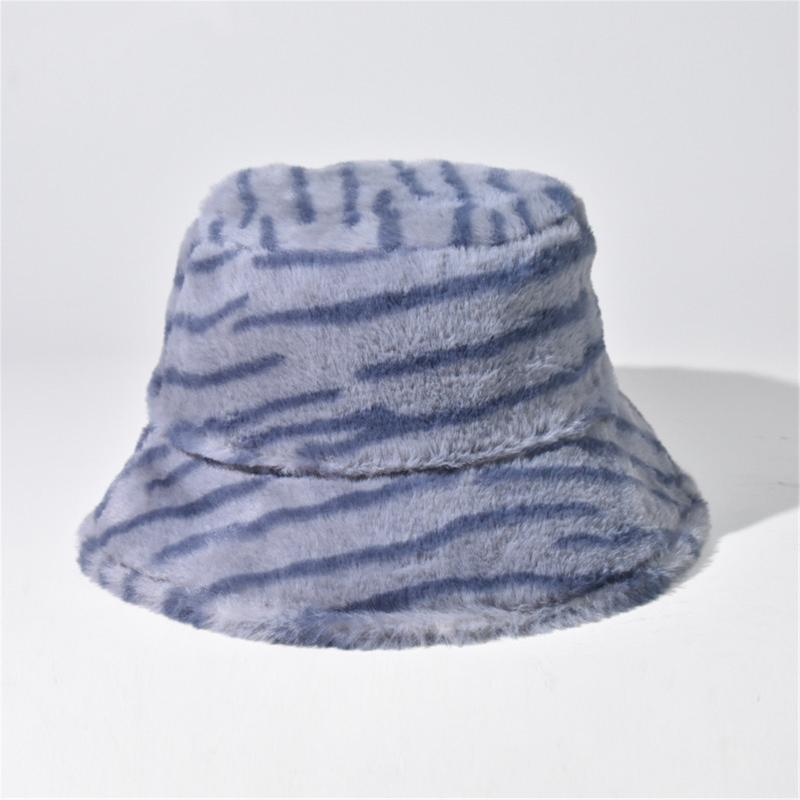 

Berets Winter Cow Leopard Faux Fur Fluffy Bucket Hats Women Outdoor Warm Sun Hat Soft Velvet Furry Fisherman Cap Girl Fashion HatsBerets