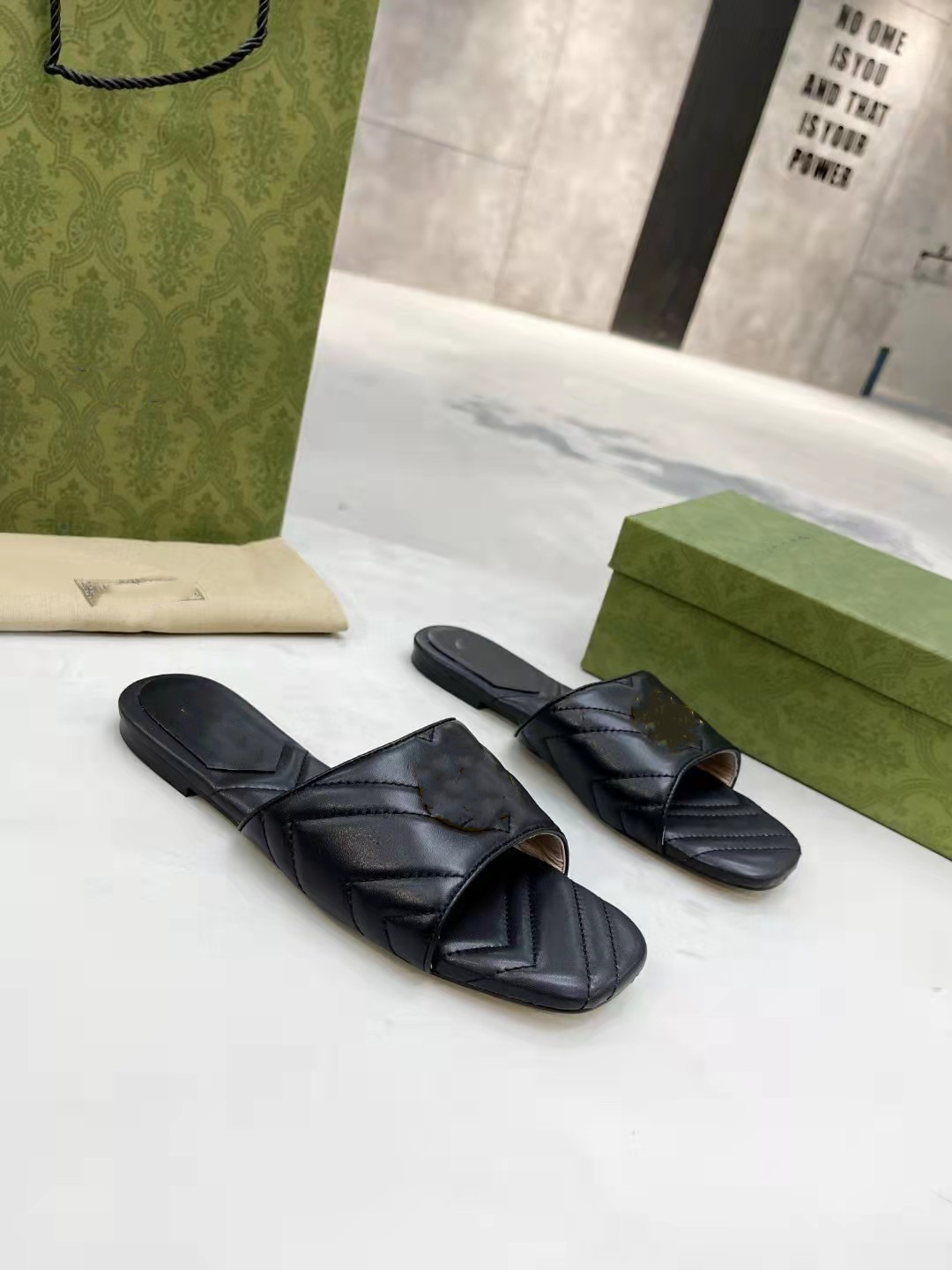 

2022 new designer design fashion women's sandals slippers leather low heels sizes 35-44, Red