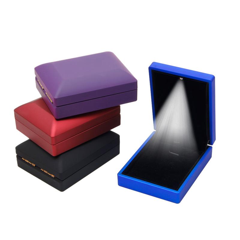 

Jewelry Pouches Bags Premuim Pendant Necklace LED Light Gift Box Case Display Wedding SupplyJewelry