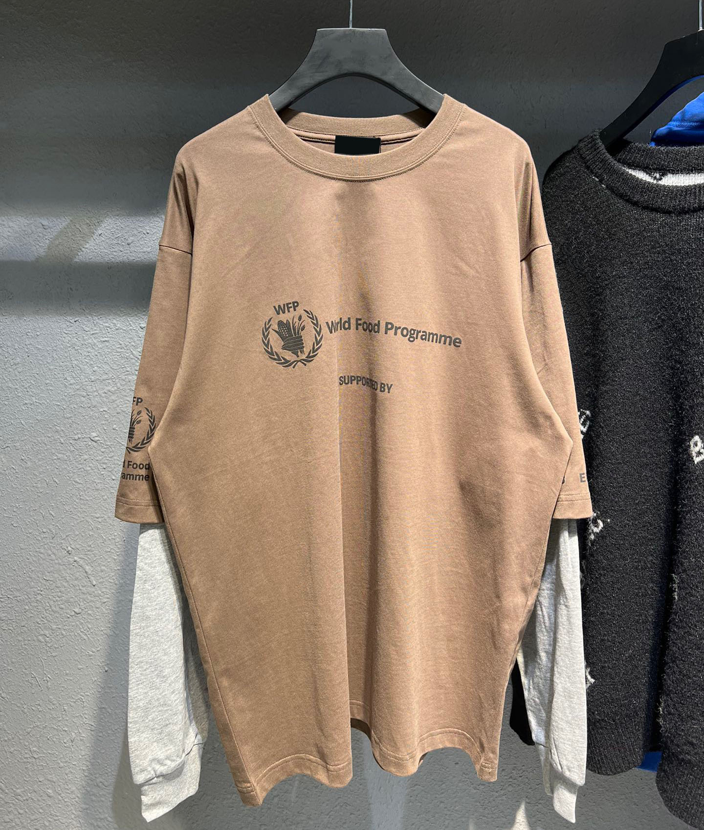 

New AOP jacquard letter knitted sweater in autumn / winter 2022acquard knitting machine e Custom jnlarged detail crew neck cotton r4swe32w, Brown