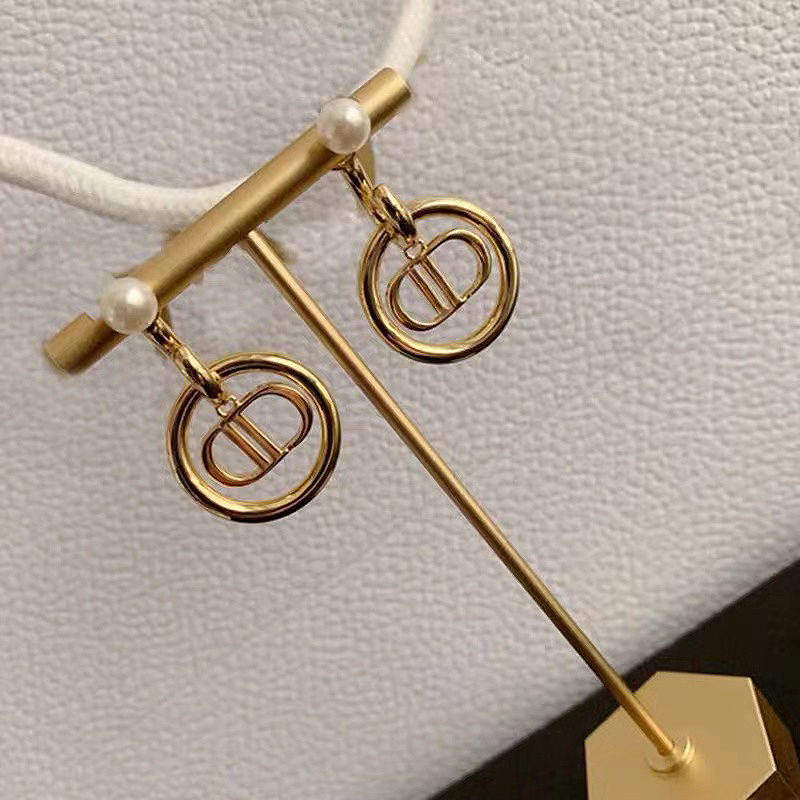

Designers earrings top quality women's charm Letter pearl round high sense Earring retro fashion jewelry women ear accessories winter jewelrys gifts box very good