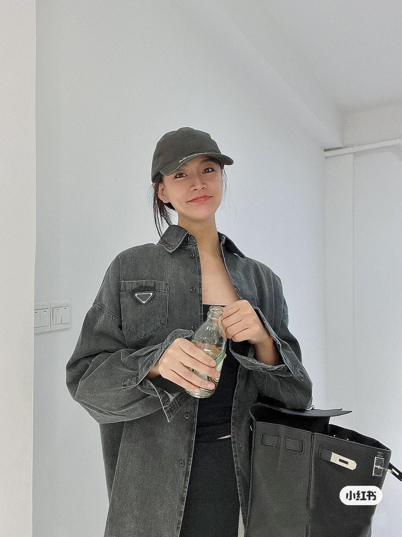 

21 womens jacket designer fashion luxury denim jackets coats Pour triangle design water wash cowboy short Fashions Early autumn limited new smoke gray style coat