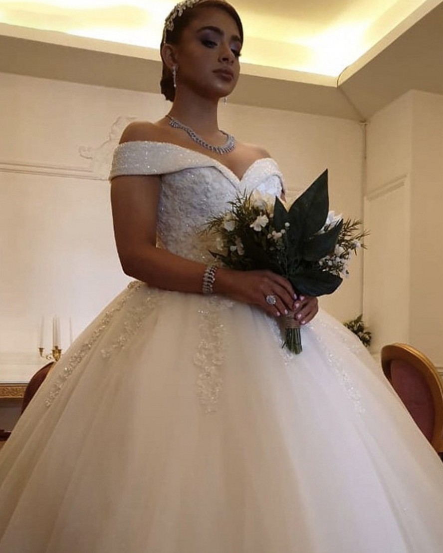 Robes de mariée de luxe arabe Dubaï robes de mariée sur l'épaule col en V perles cristal sur mesure robe de mariage robes de noiva