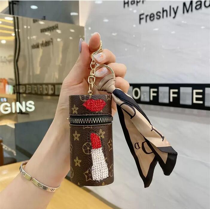 

Design Lipstick Holder Keychains with Silk Scarf Key Chains Rings Trinket Fashion Rhinestone PU Leather Purse Bag Charm Jewelry Car Keyrings Accessories for Women