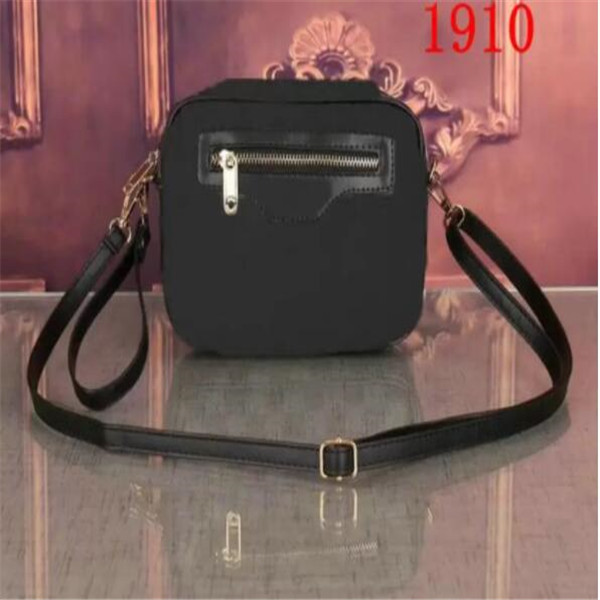 

2022 Fashion designer Handbags Wallet Handbag Women Handbag Crossbody Soho Bag Disco Shoulder bags Fringed Messenger Purse, Brown grid