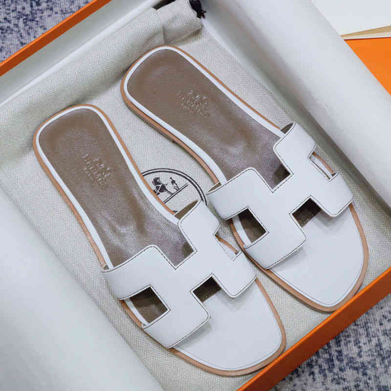 Slipper h Herme Sandals Slides Lovers h Family Women's Summer 22 Spring New Versatile Color Matching Leather One-line Wear Flat Bottomed N43