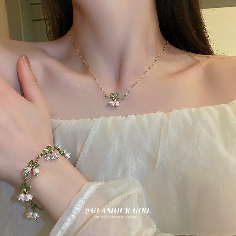 

Chokers French Vintage Pearl Flower And Leaf Necklace Bracelet With Lily Of The Valley Clavicle Chain For Girls