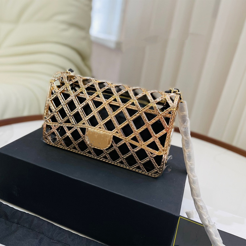 2022 Sac de soirée creux en métal de haute qualité Classic Luxury Gold Chaîne Diagonale Sangle de la peau de la peau d'agneau Sacs de mode Lady C