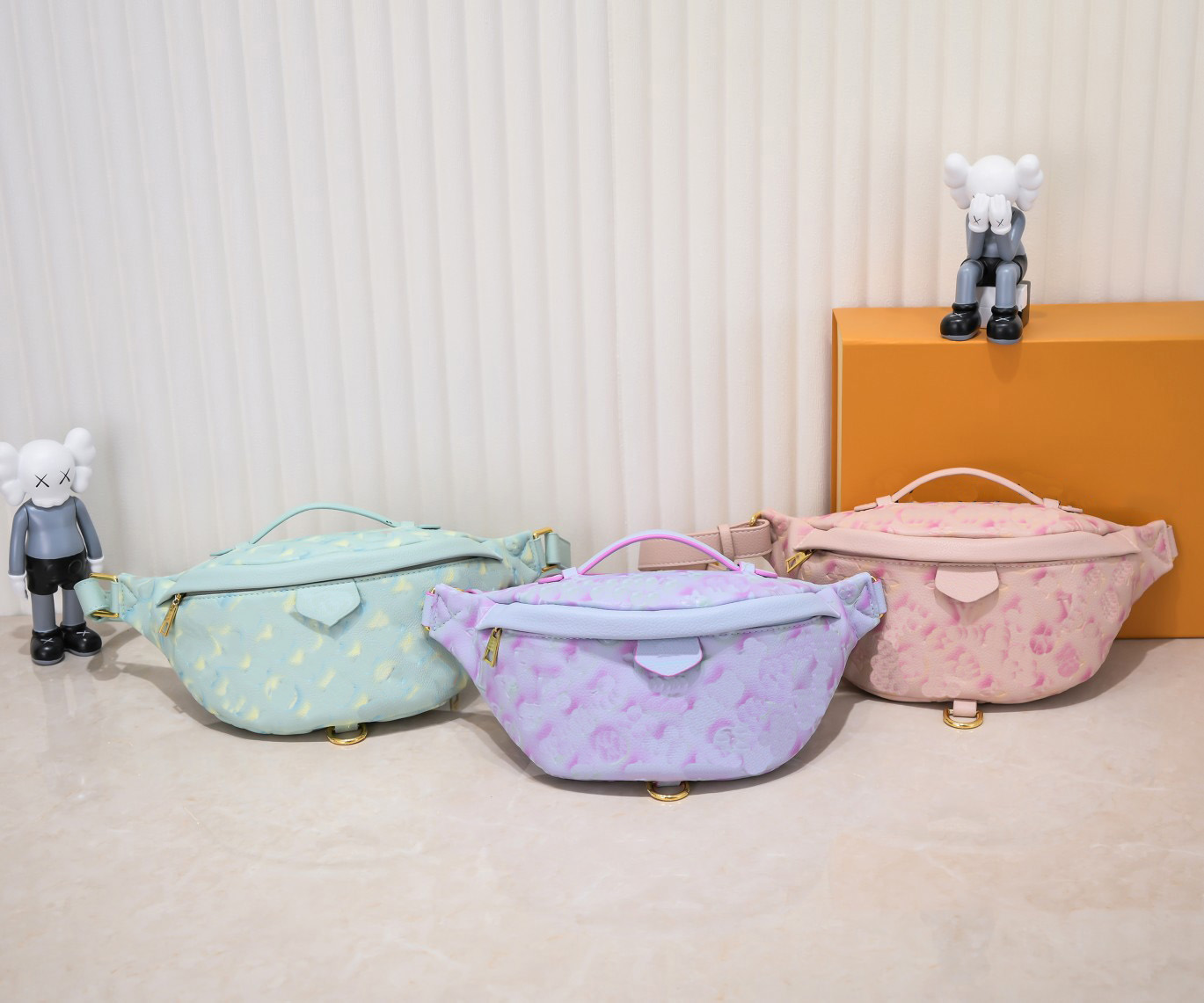 

Holographic Fanny Pack For Women Bum Bags and Girls NEW WAVE Bumbag Shiny Neon Laser Crossbody Waist Bag Party Rave, Multi