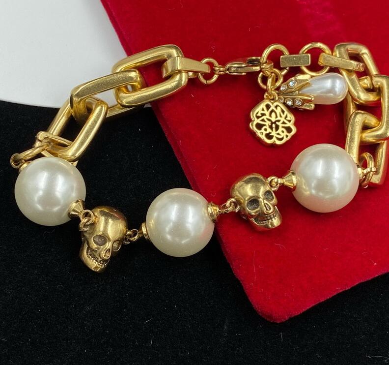 New designed Skull Charm women's Bracelet sexy metal with diamonds pearl Luxury ladies thick chain bracelets Designer Jewelry AMQ-6