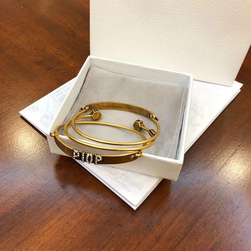

Classic Women Bracelet Designer Bangles Retro Bracelets Luxury Womens Mens Jewelry Fashion Letters Bangle Accessories With Box 2204085WU