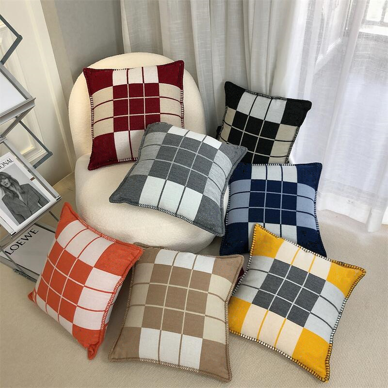 

Designer Cushion Decorative Pillow 10 Colors Luxury Cashmere Pillows 45x45cm 65x65cm Classical Letters Fashion Cushion Covers Home Decor Pillowcase