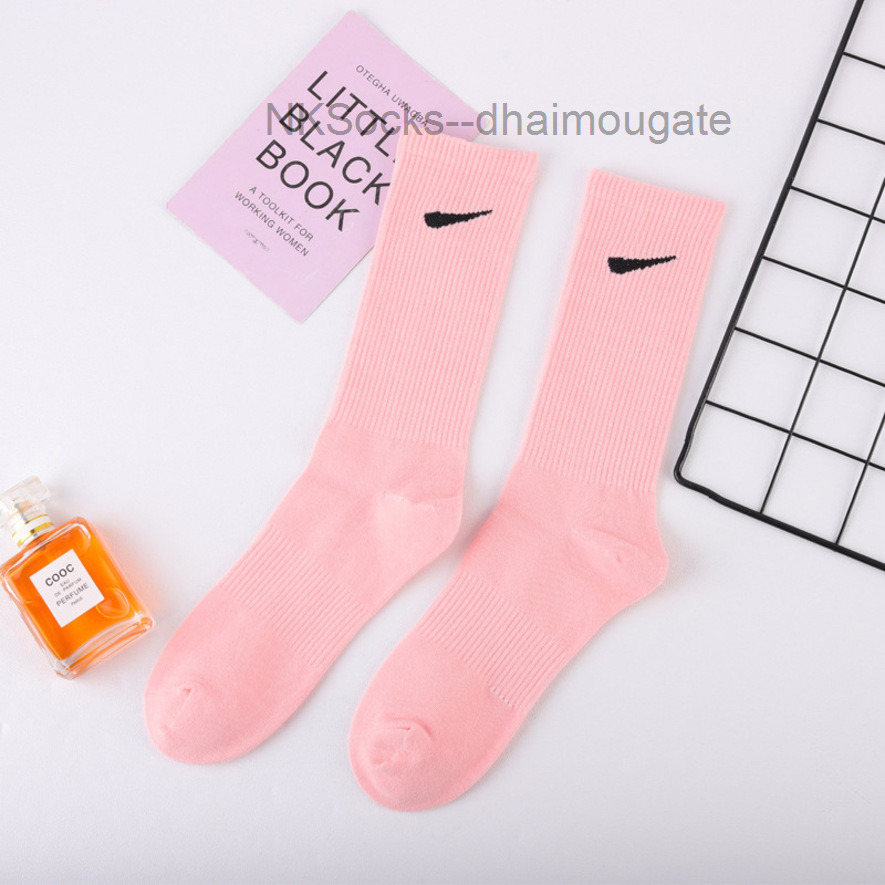 

Classic Men's Fashion Hook Brand Socks Middle Tube Sports Moisture Absorption Sock Casual Men Women Luxury Wear Medium Short Sportsocks Oqml, Purple