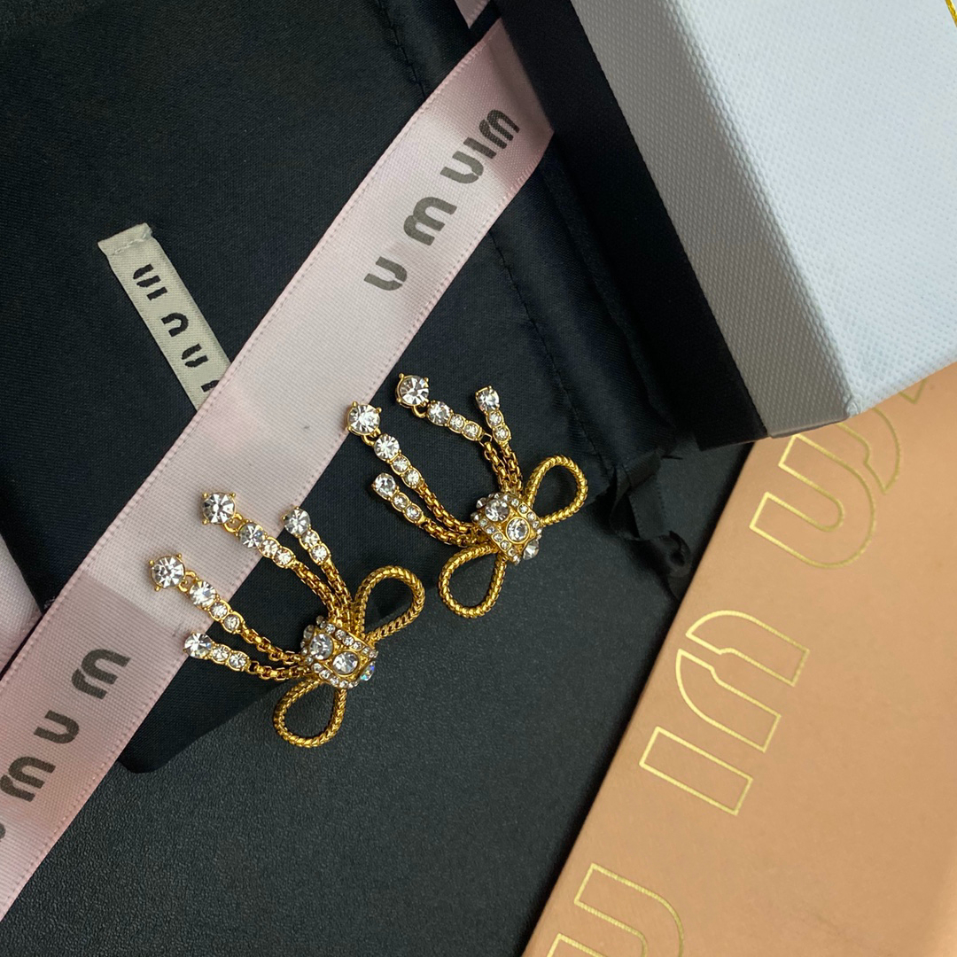 

New Style 18K Gold Plated Copper Design Classic High Quality M-Letter Stud Earrings Dangle Drop Crystal Rhinestone Wedding Party Jewelry Accessories A815