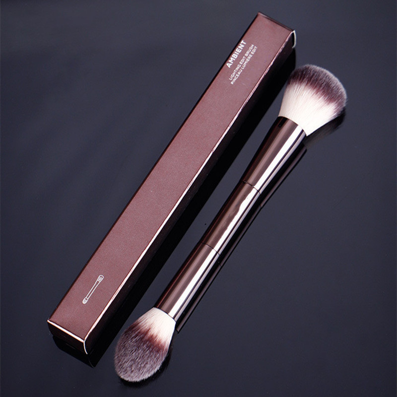 

Hourglass AMBIENT LIGHTING EDIT BRUSH DUAL ENDED PERFECTION Powder Highlighter Blush Bronzer Brush Quality Makeup Blender 220722
