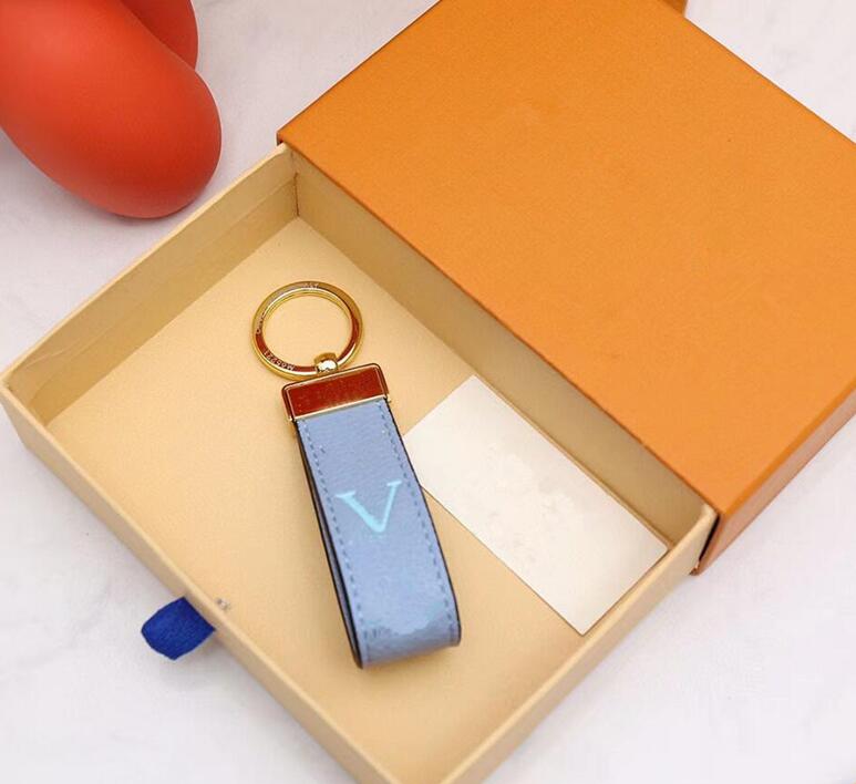 

2022 Designer Keychain Key Chain Buckle Keychains LoVers Handmade Leather Keyring Pendant Accessories 5 Color with Box Dust Bag 123