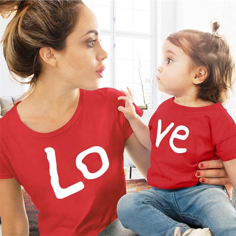 Love family matching clothes red Cotton Mother And Daughter Clothe print Tshirt Mommy And Me Clothe baby Kids girl boy clothing 220531