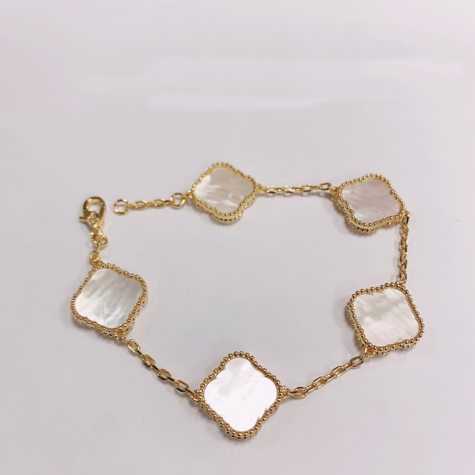 

Classic Fashion Designer Clover Bracelets Flowers Charm Bracelet Love Van Bangle Link Chain Women Luxury Jewelry GDFF