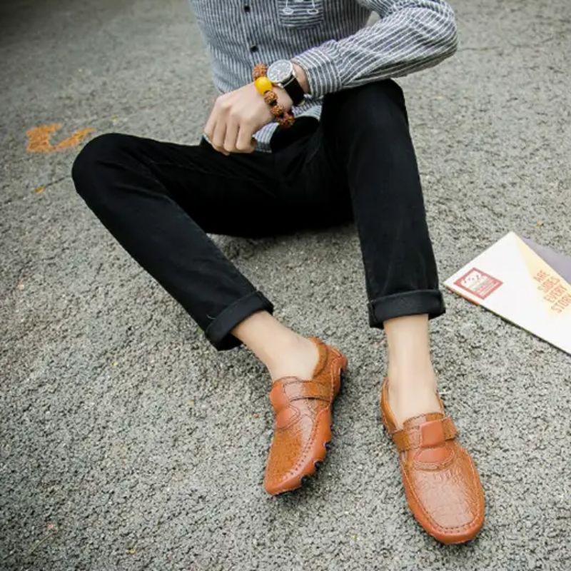 Chaussures décontractées cousues à la main hommes couleur unie en cuir PU classique Velcro simple tête ronde mode Octopus semelle extérieure chau