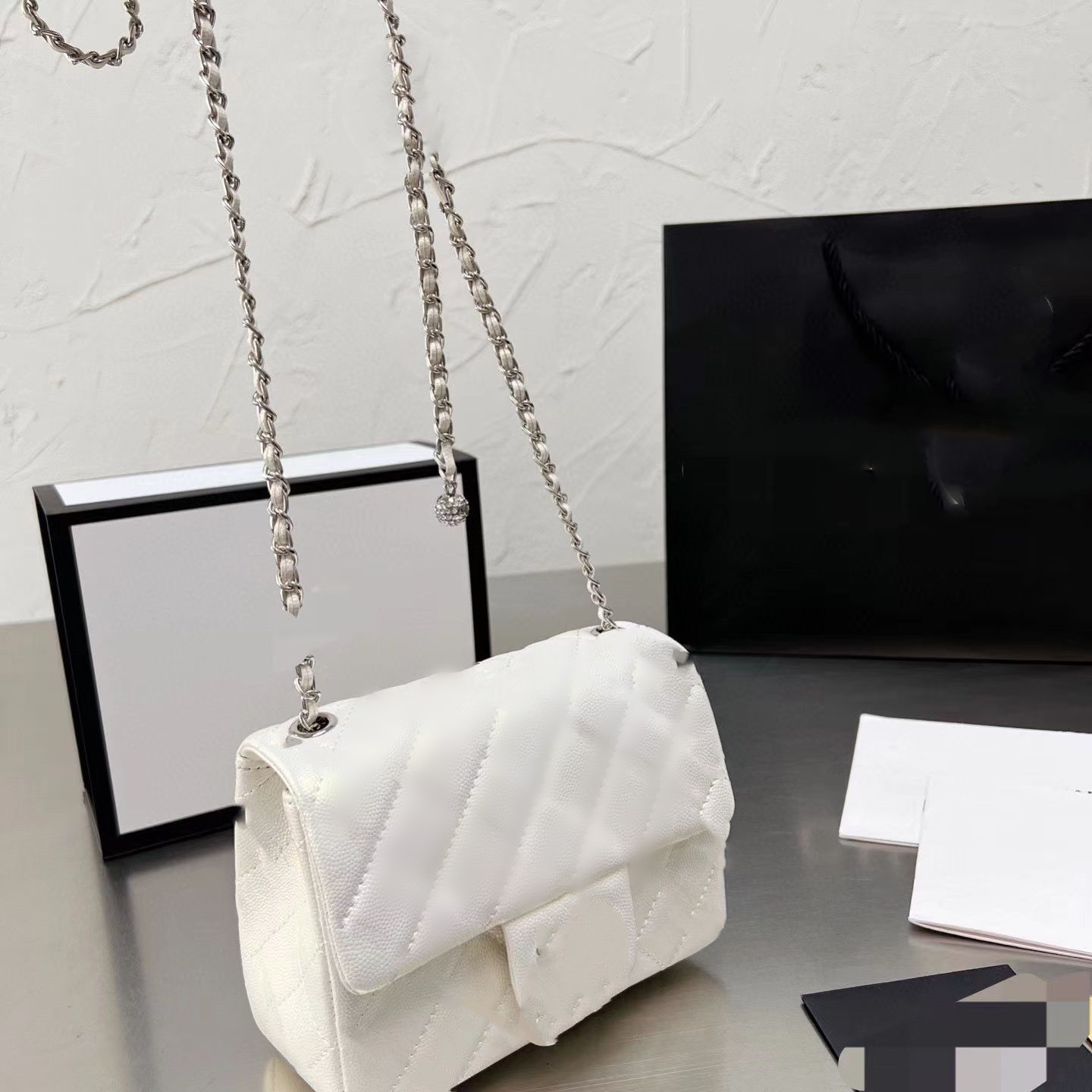 

Leather square fat Lingge chain One Shoulder Messenger Bag, White