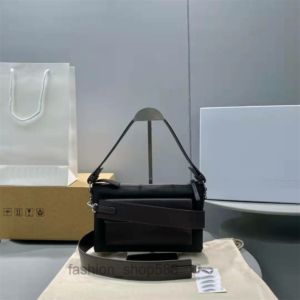 

Designer Hand Bags Le Ciuciu Two-Tone Leather Stitching Canvas Handbags Wide Bandage Shoulde