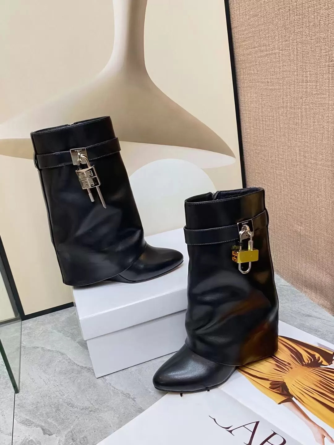 

2022 SHARK LOCK pant Knee boots leather silver and gold finish asymmetrical metal padlock clad wedge almond shaped toe heel Thigh-High 35-42, Red