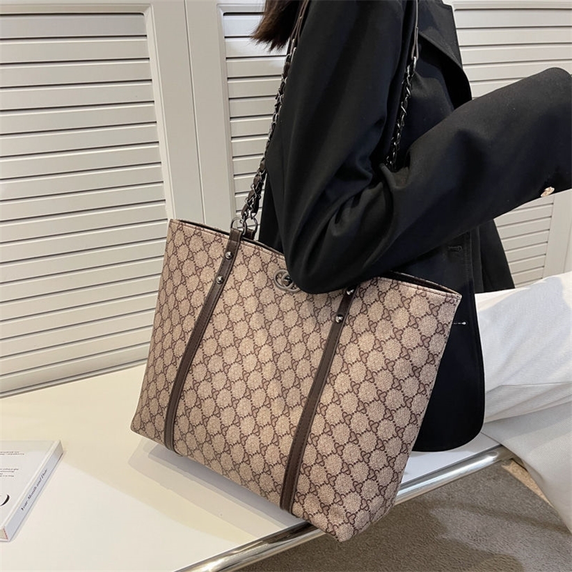 

2022 New Women's Duoqintuote European and American Style Simple Color Contrast Printing Hand One Shoulder Bag Large Capacity J0K0, Sky blue