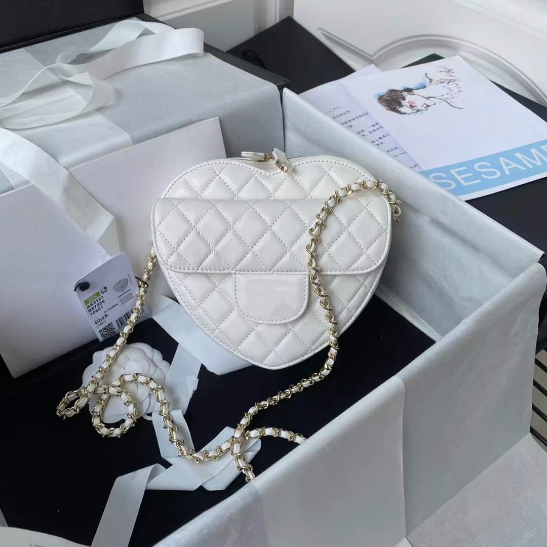 Evening Bags Shoulder Bags New 2025ss Genuine Leather Heart Crossbody Bag for Women Stylish Designer Mini Purse with Chains Double Letter Solid Hasp