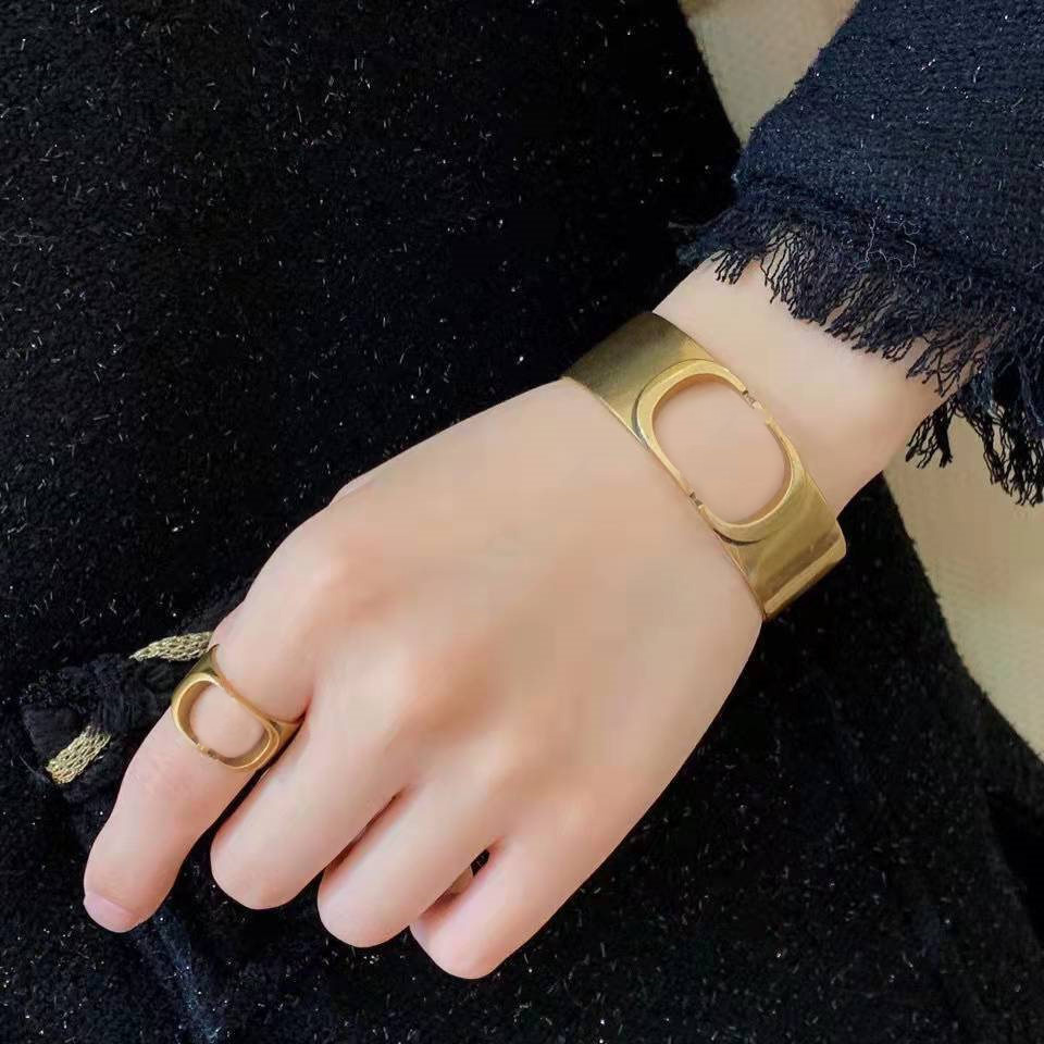 

love ring Bracelets classic luxury designer jewelry women Titanium steel Gold-Plated Gold rings for lovers couple rings Bracelet gift