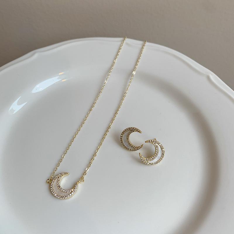 

Chokers Korean Mother Shell With Spark Rhinestone Moon Pendant Necklace Fashion Earring Set For WOmen Party Daily Jewerlry 2022Chokers