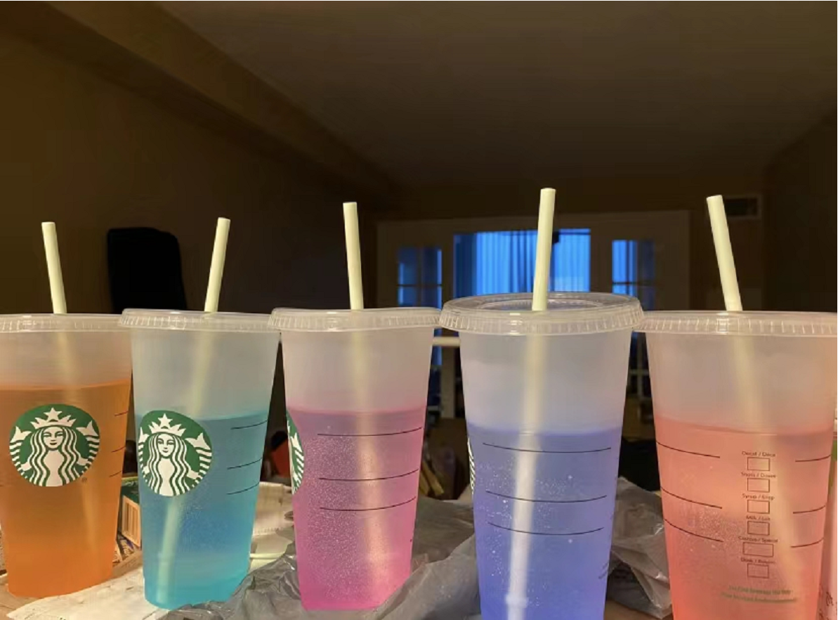 

50pcsWeb celebrity Tik Tok Starbucks Mugs 24OZ tumbler plastic reusable transparent drinking Cup with flat cylindrical lid and dream changing colors, As shown