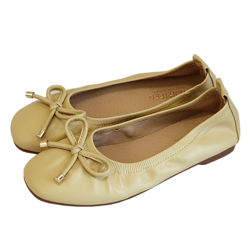 

Women summer shoes with middle heel in cream white, Regular