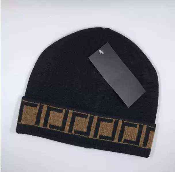 lettres de bonnet en tricot en tricot pour les hommes femmes automne hiver chaude épaisse laine épaisse broderie de chapeau froid couple de mode