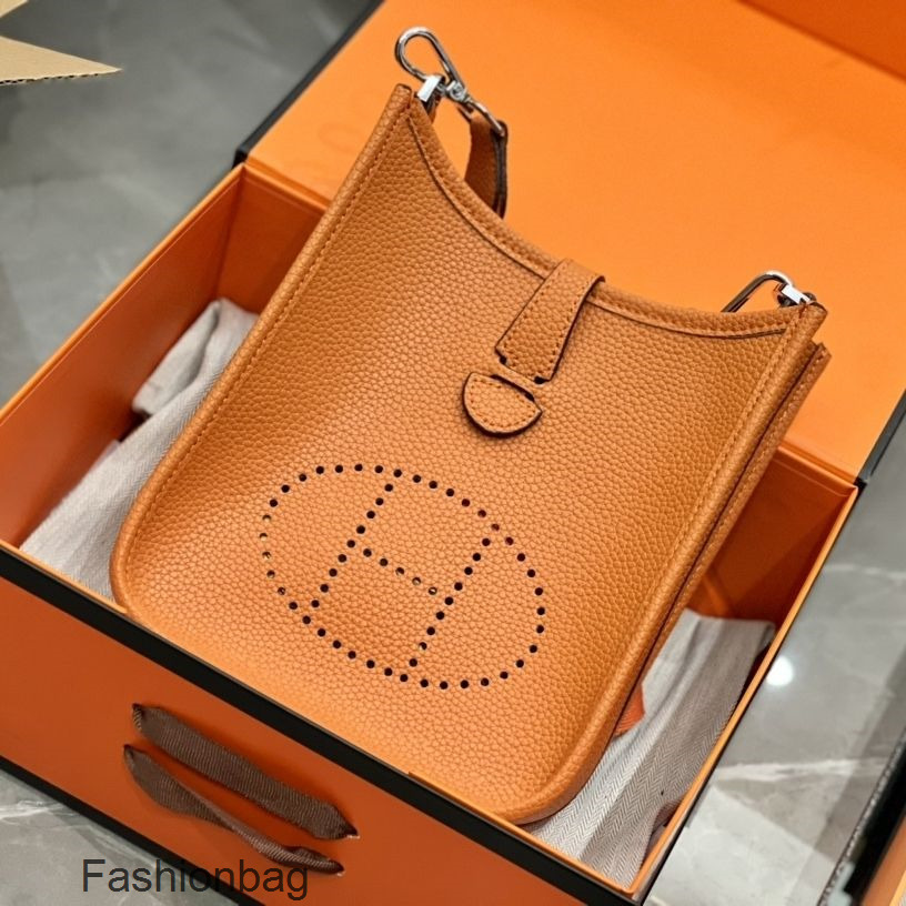 

Evelyn Evelyne Shoulder Bag Herms 2022 First Bags Layer Cow Leather Bucket Litchi Pattern h Hollow Single Shoulder Messenger Small Zx0g, Navy blue