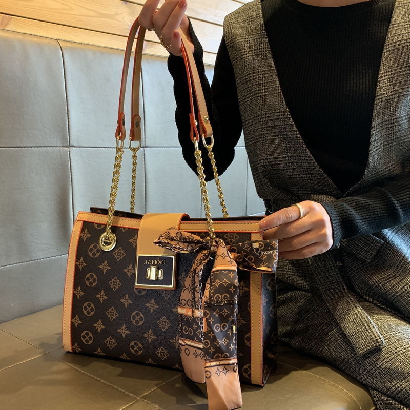 Women's Bag Leather Spring New Printing Chain Single Shoulder Versatile High-capacity Portable Msenger Trend Designer Fashion Casual Handbag