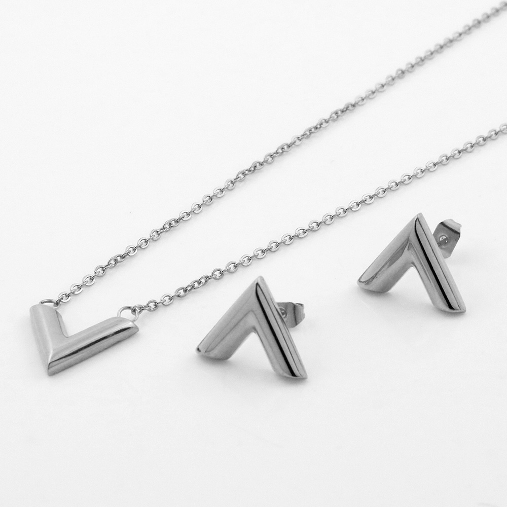 

3 Colors Women Designer Earrings Necklace Simple Letter Titanium Steel Luxury Brand Earrings Sets Heart Love Pendant Fashion Jewelry