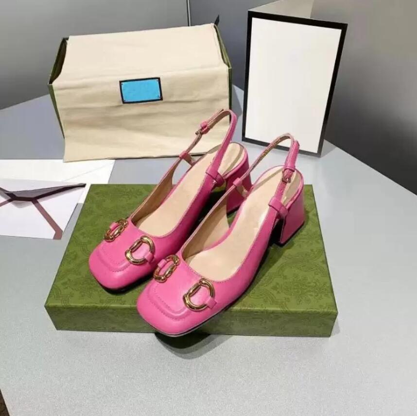 2022 Nouvelles sandales d'été élégantes à la mode à la mode haute boucle en métal boucle épaisse designer dorés chaussures de femmes femmes chaus