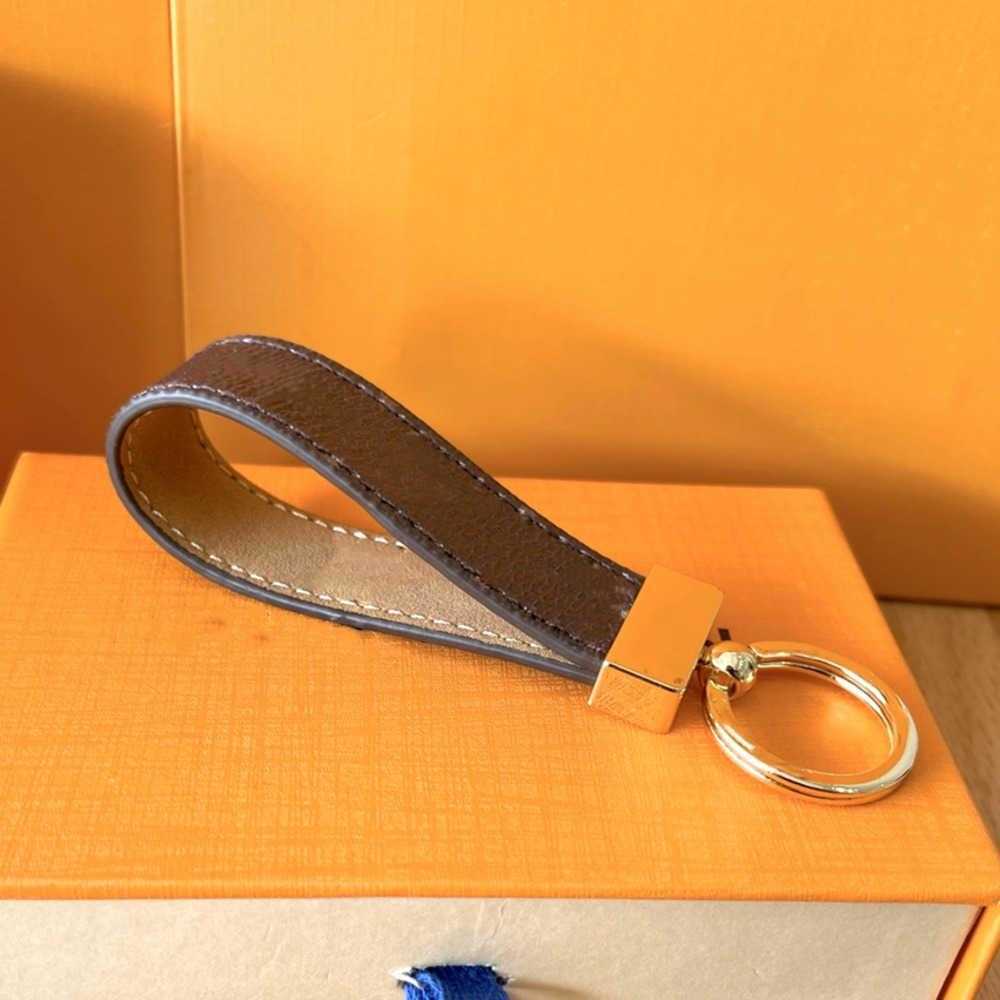 

Keychains Stainless Steel Key Holder Brown Flower Key Chain Ring Holder Buckle Keychain Designer Lovers Car Handmade Black Leather Bags Pend