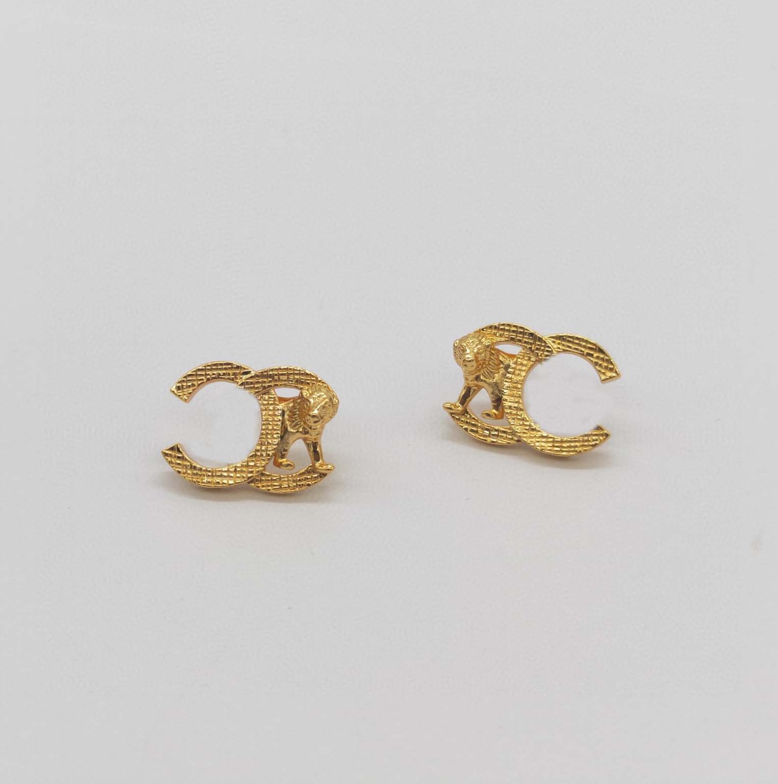 

2022 Top quality Charm stud earring in 18k gold plated and lion shape for women wedding jewelry gift have box stamp PS4316A